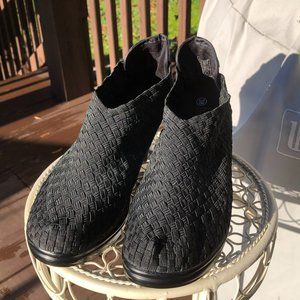 bernie mev. Chesca Black Shoes Size 38 NWOT